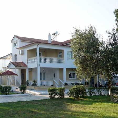 Villa Karras Vrasná Екстериор снимка
