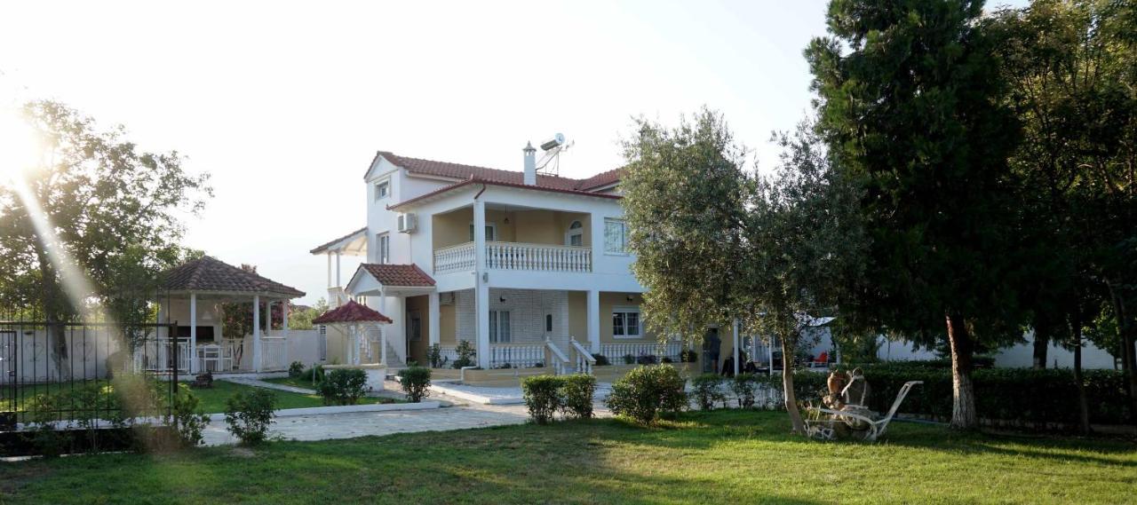 Villa Karras Vrasná Екстериор снимка