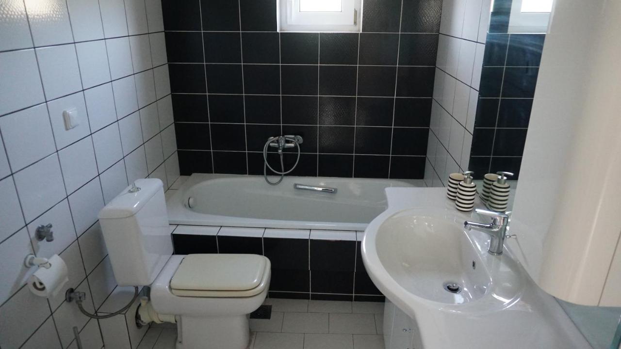 Villa Karras Vrasná Екстериор снимка