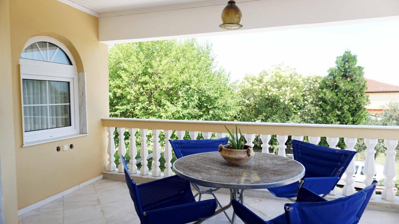 Villa Karras Vrasná Екстериор снимка