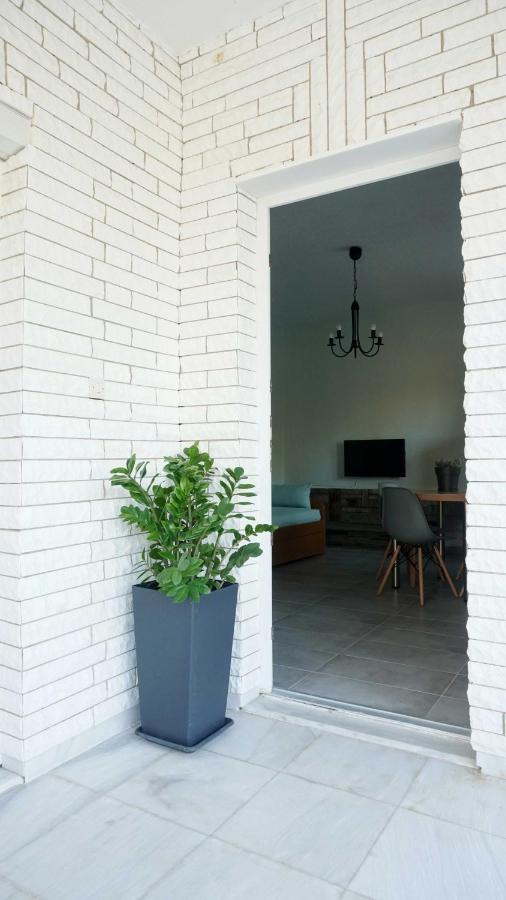 Villa Karras Vrasná Екстериор снимка