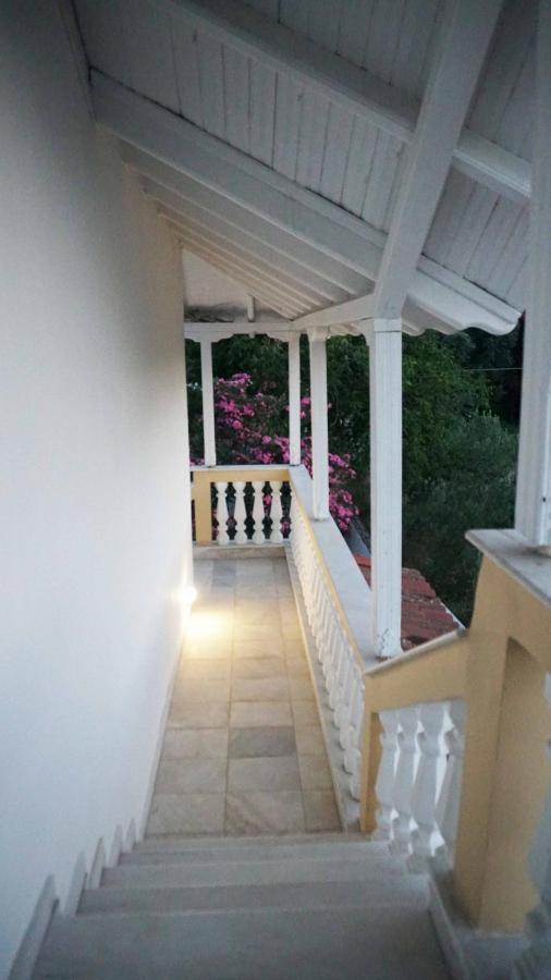 Villa Karras Vrasná Екстериор снимка