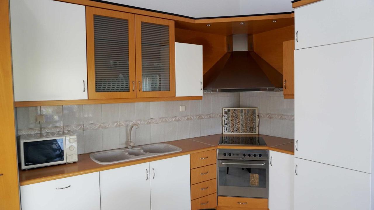 Villa Karras Vrasná Екстериор снимка
