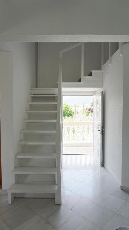 Villa Karras Vrasná Екстериор снимка